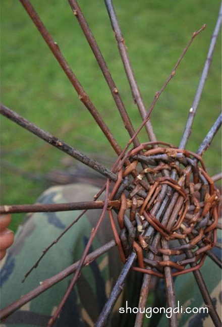 藤条编织篮子的教程 藤编篮子手工制作步骤 -  www.shougongdi.com