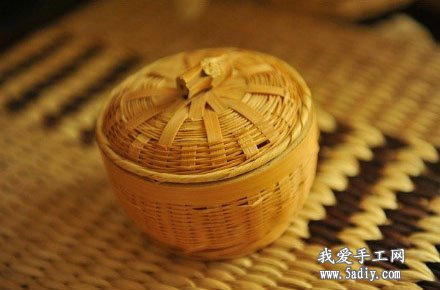 DIY漂亮的传统手工藤编篮教程图解