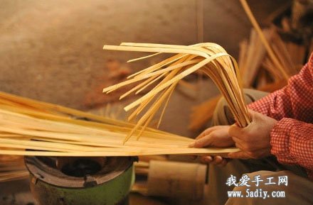 DIY漂亮的传统手工藤编篮教程图解